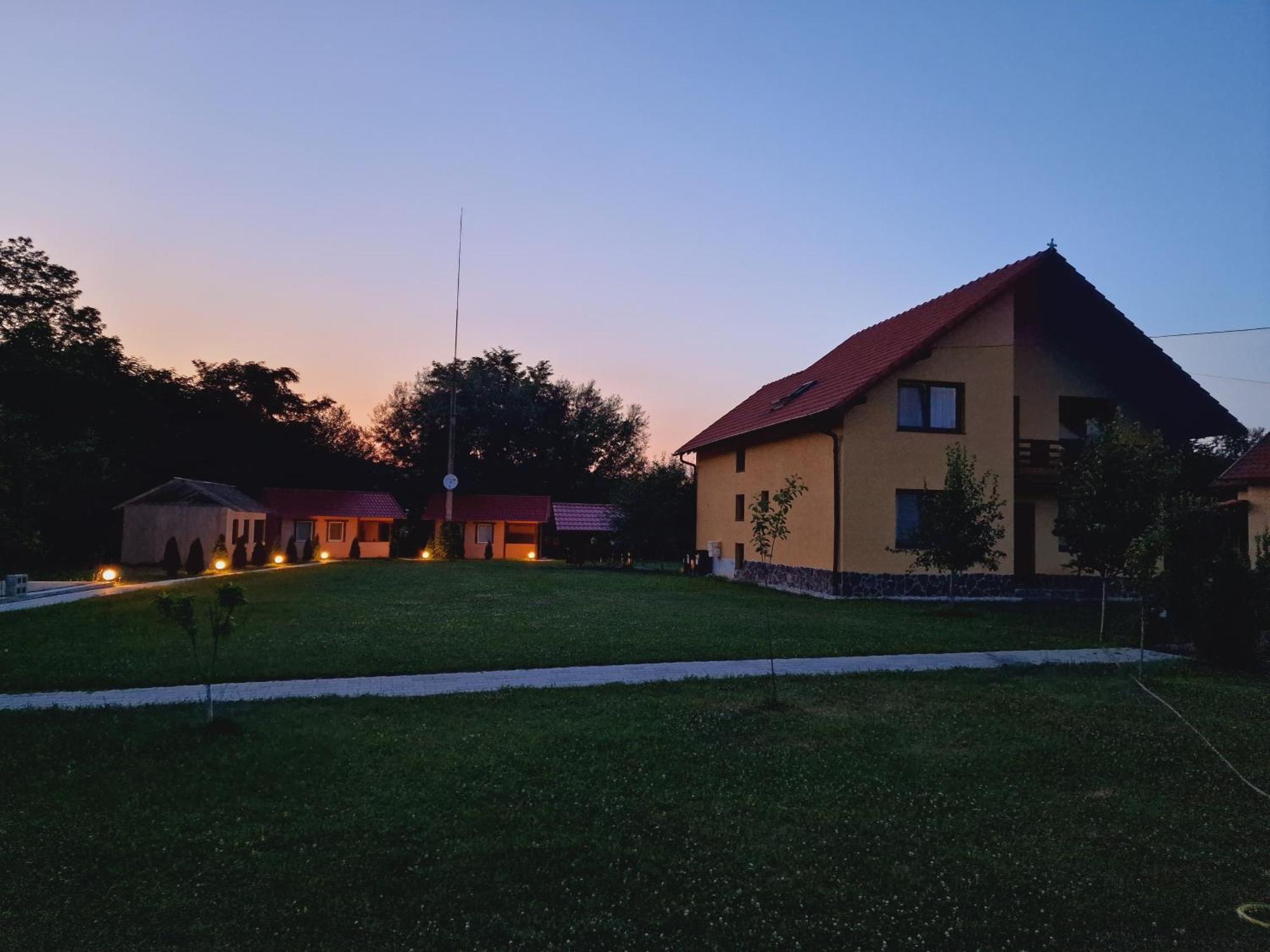 Casa Maya Săsciori Buitenkant foto
